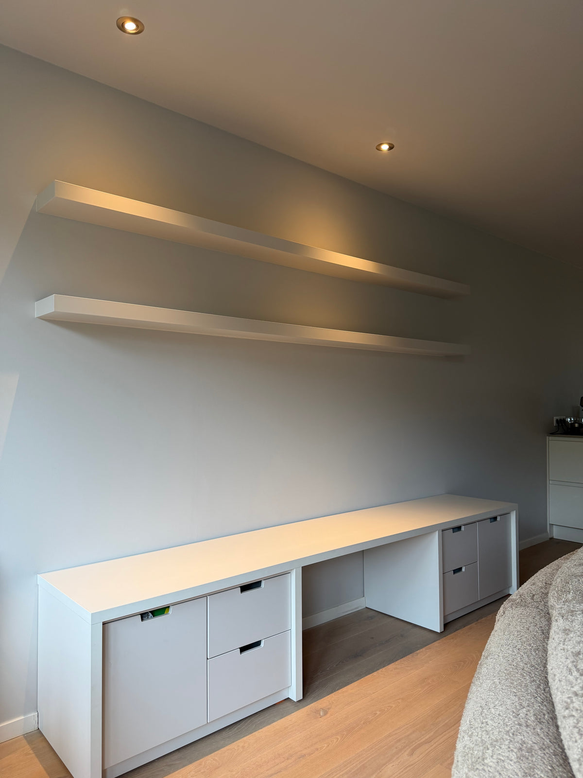 Kindermeubel met wandplanken