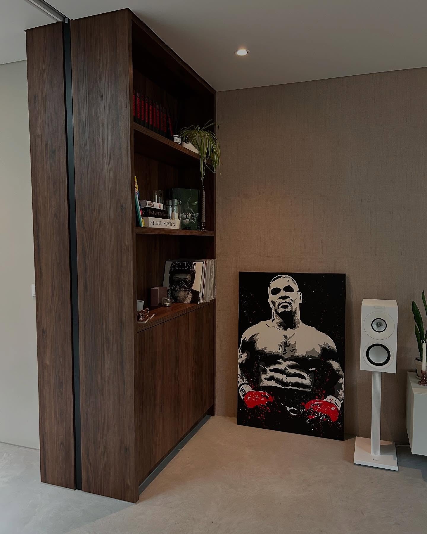 Noten-look ensuite kast met schuifdeuren